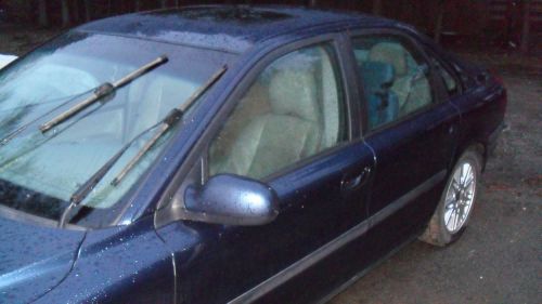 Volvo oem left(drivers side) front door window glass fits s60 1999-2005