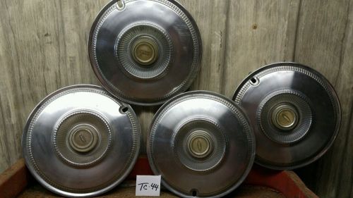 Set 1965 1966 chrysler hubcaps