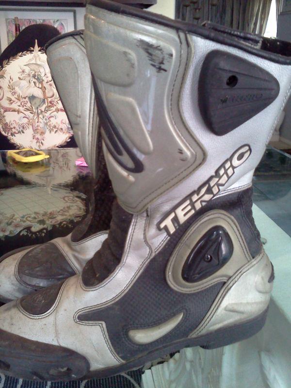 Teknic motorcycle boots,size 9.5/43 euro,some wear overall condition is good