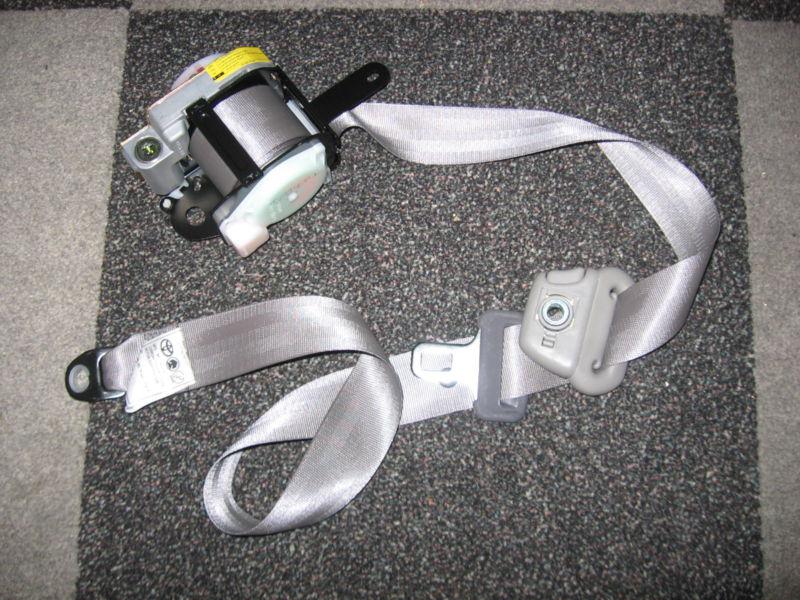 Genuine oem toyota front left belt & retractor  restraint 2000 echo gray color