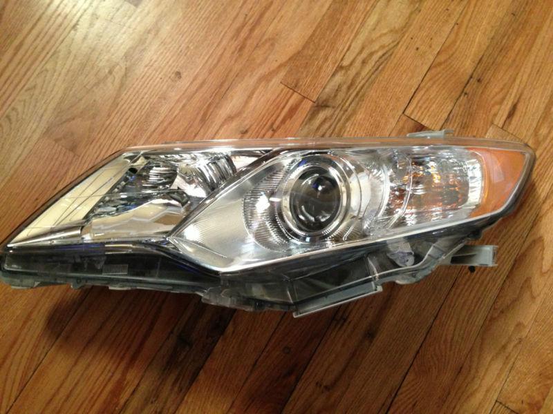 12 toyota camry hallogen passenger headlight right original 2012 oem #647