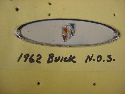 Buick 1962 nos interior ? emblem