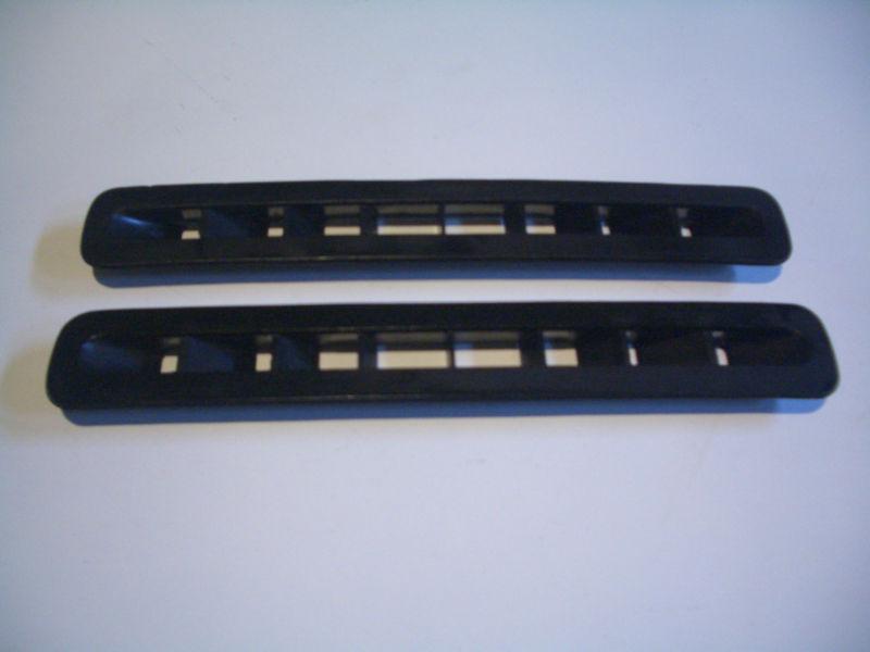 Volvo 240 242 244 245 early styledash defrost vents(2)