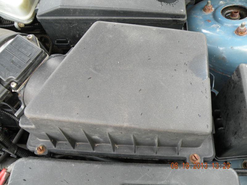2001  focus air box only does not come with mass air sohc 196765