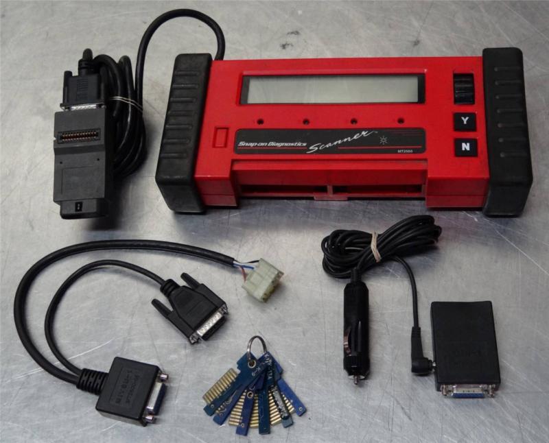 Snap-on mt2500 vehicle diagnostic scanner w/ 15 cartridges + 6 keys