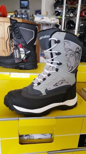 New ski-doo ladies rebel boots part# 4441682807 size 8
