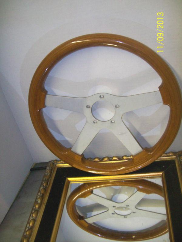 Awesome grant wooden steering wheel in exceptional condition