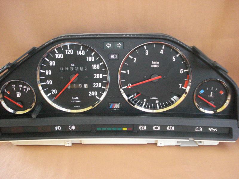 Bmw e30 cluster,  speedometer, with black chrome rings, red painted hands.