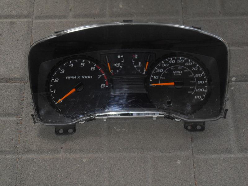 06 colorado canyon speedometer cluster m/t  oem