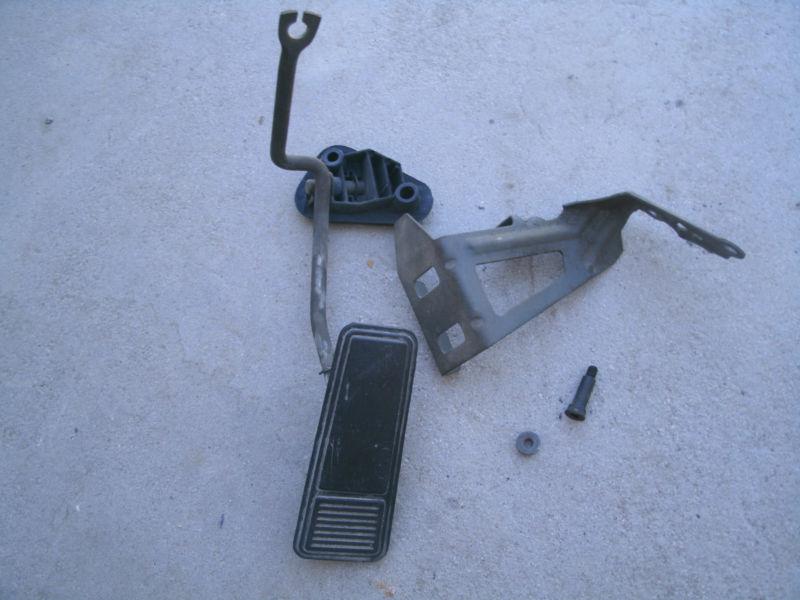 1982-1992 camaro throttle fuel gas pedal pad and bracket assembly