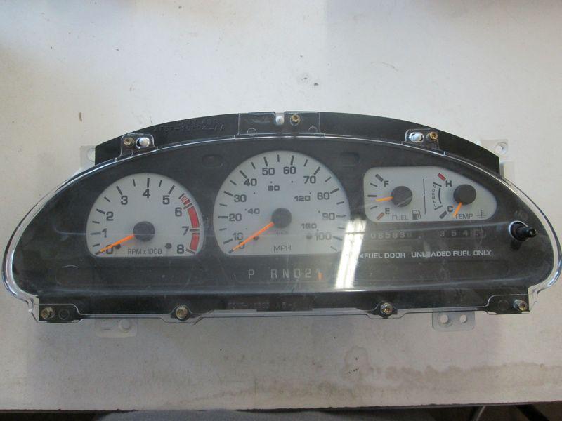 Speedometer cluster chrysler town & country 2005