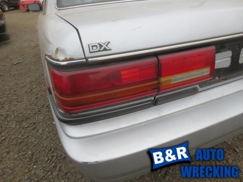 Left taillight for 90 91 toyota camry ~ sdn   from 2/90 red on top 4837284