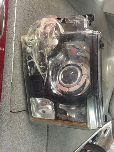 Land rover lr3 head light with adaptive feature (for parts)