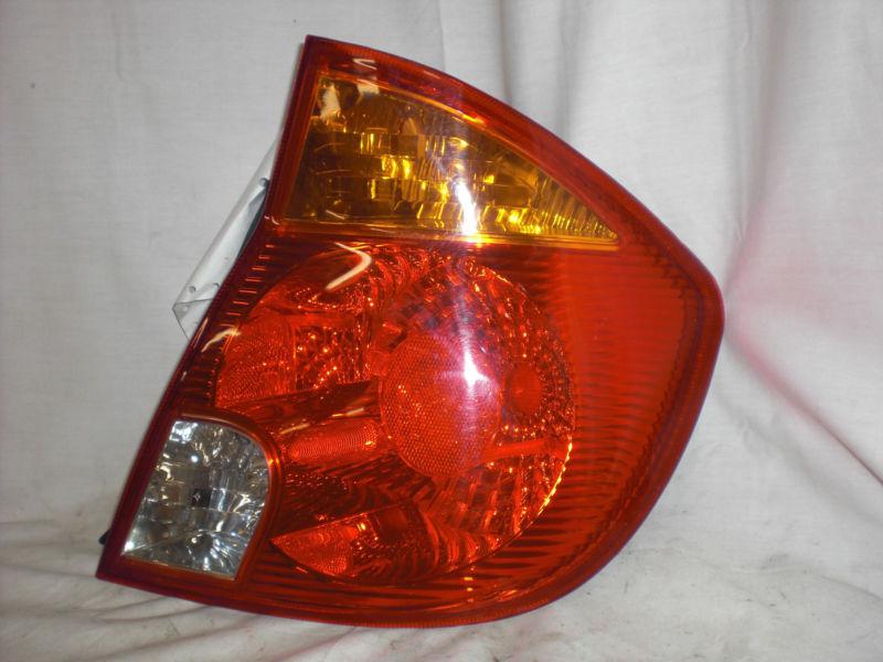 2005 hyundai accent hatchback right passenger side tail light (quarter mounted)