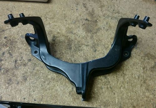 04 - 05 gsxr 600 750 upper fairing stay bracket straight nice gx93