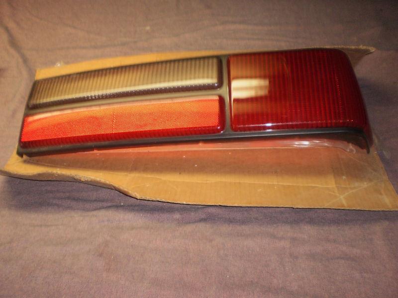 Ford 87,93 mustang lx tail lamp lens rh orig. ford nos