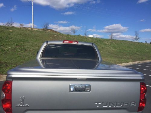 Undercover uc4116l-218 lux silver sky bed cover 5.5&#039; bed toyota tundra 14-14