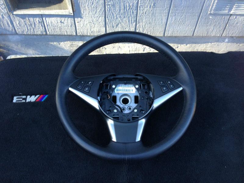 Bmw e60 e61 e63 e64 complete round leather steering wheel sport black trim oem