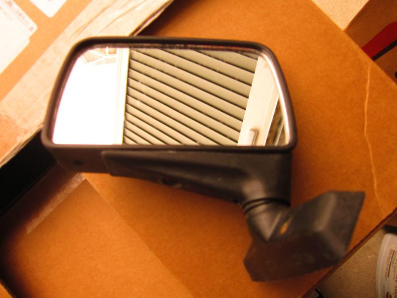 Yugo gvx gv driver side mirror in good shape take a look, as it is in the phot 