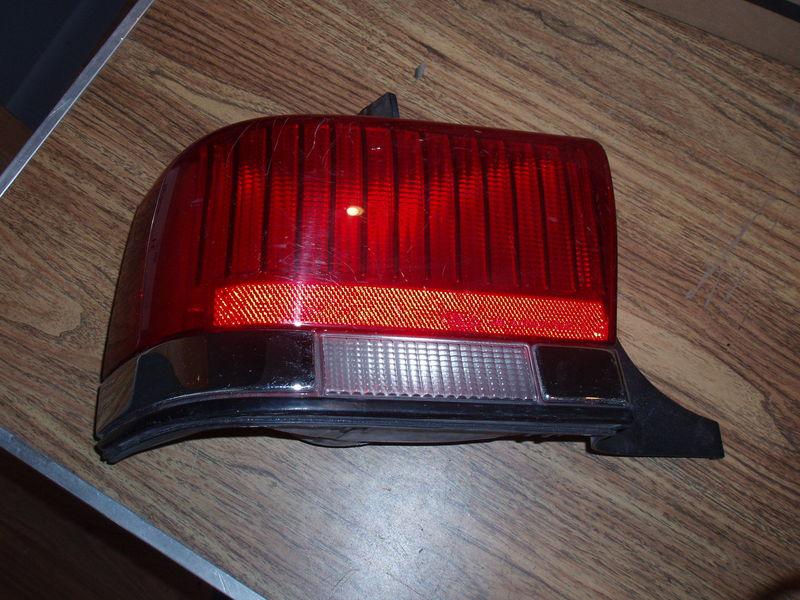 1990-93 lincoln continental tail light left driver side
