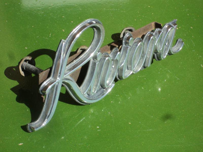 1976 76 buick riviera grille script emblem