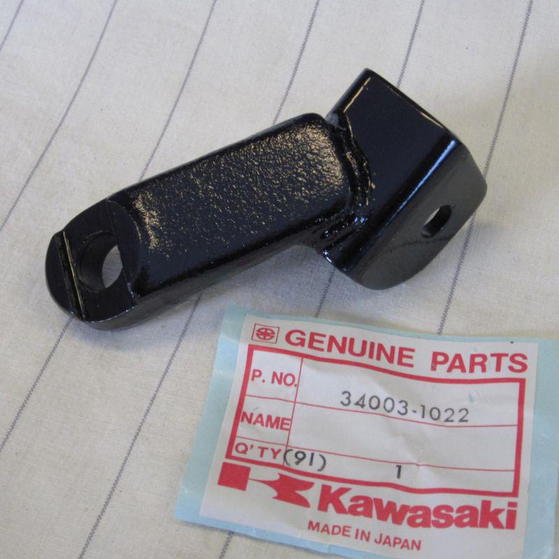 Kawasaki kz550 a1 a2 1980-1981 r.h footrest bracket holder step 34003-1022 nos