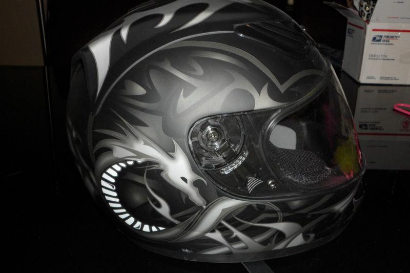 Sz s men's hawk black & silver dragon full face motorcycle helmet dot approved