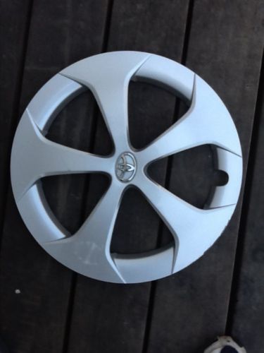 Toyota prius wheel cover (2012-2015 model) - excellent condition