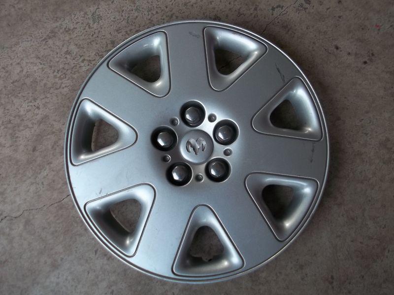 '01 02 03 dodge stratus 15"  hubcap silver on silver very nice used cond no res