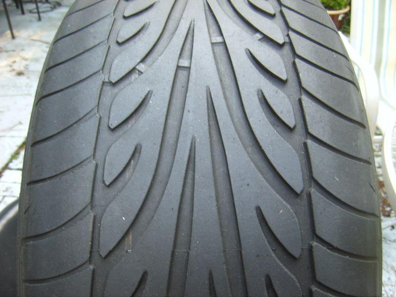 Dunlop 255/40 zr17 tire