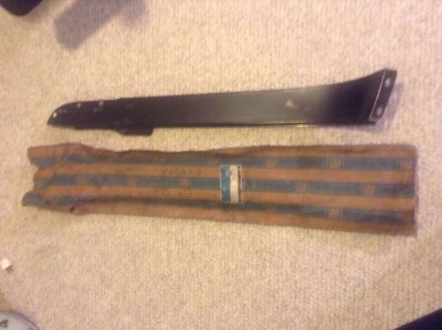 1959 pontiac nos r.h. upper grill surround ( group. # 1.266 part # 533298 )