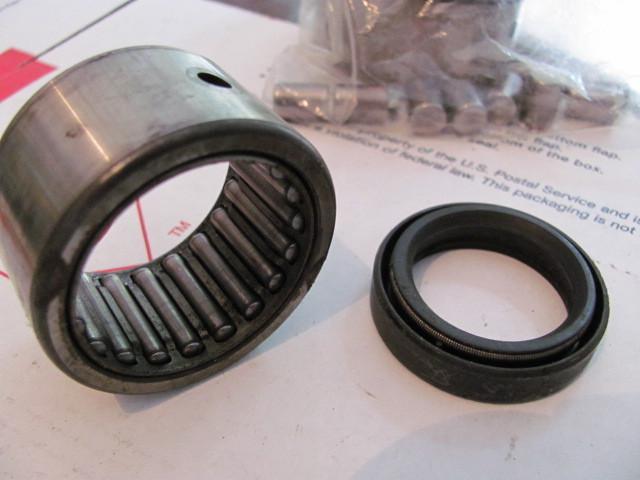 Force 40/50 hp. cranshaft lower bearing 31-812873a2, seal 26-819394 from 1997