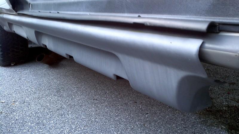 2005 tahoe z71 right side rocker  molding gray plastic trim