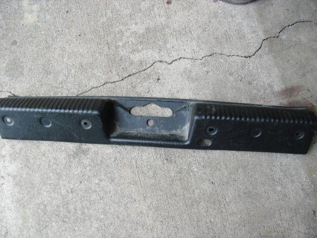 00 01 02 03 04 ford focus trunk latch trim / sill trim panel entry guard panel