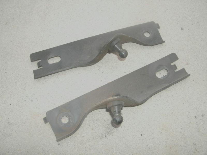 93-02 camaro l/h driver & r/h passenger side upper hood panel brackets