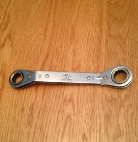 Mac tools- 16mm-18mm  offset ratcheting wrench,12 point, metric, part# rowm16182