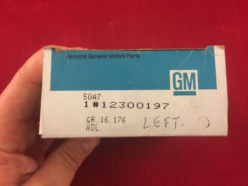 1971-81 gm nos truck vent handle -general motors part #12300197 left