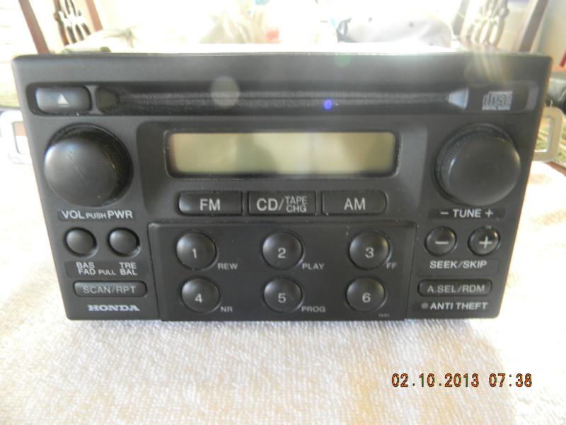Original 1999 factory honda cd player stereo mdl # 39100-s84-a210 