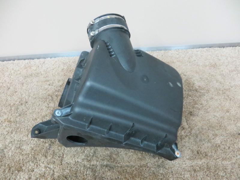 05 06 pontiac gto ls2 air cleaner box 6.0l filter intake assembly