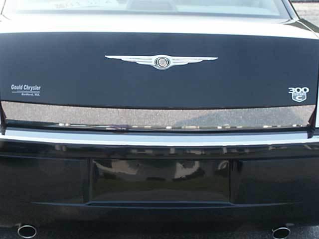 Chrysler 300, 300c 1pc trunk lid trim 2005 2006 2007 2008 2009 2010, qaa rd45760