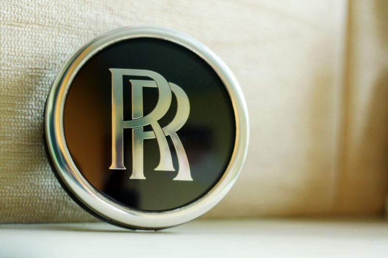 Rolls royce self-aligning wheel hub cap (original legacy version)