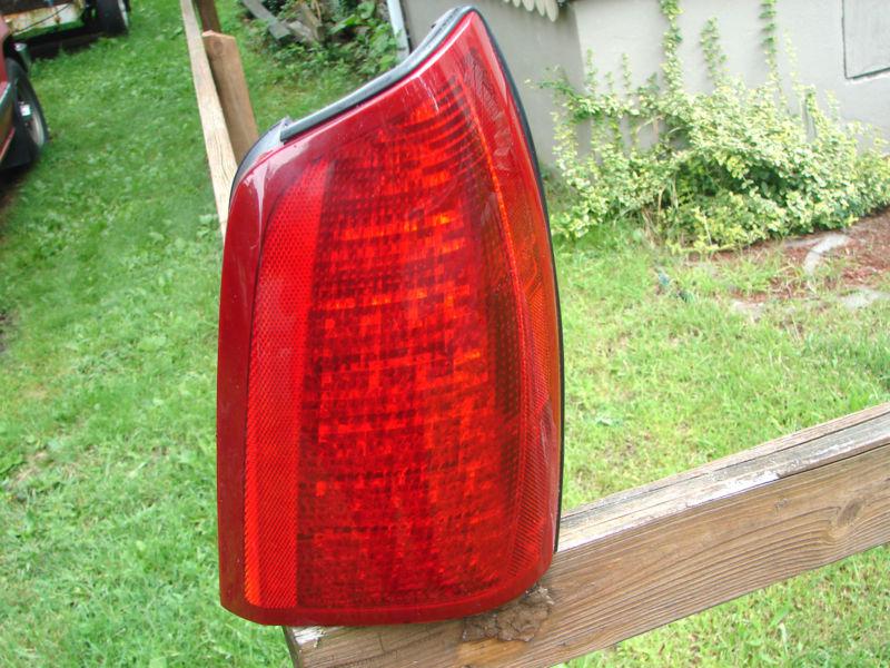 2000 01 02 03 04 05 cadillac deville tail light oem complete rh