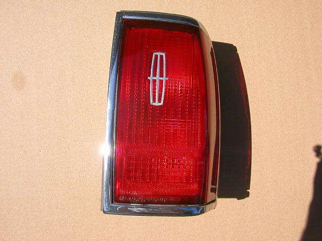 1995-96-97 lincoln town car - oem right tail light