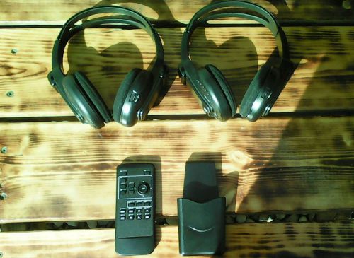 Wireless headphones &amp; remote set