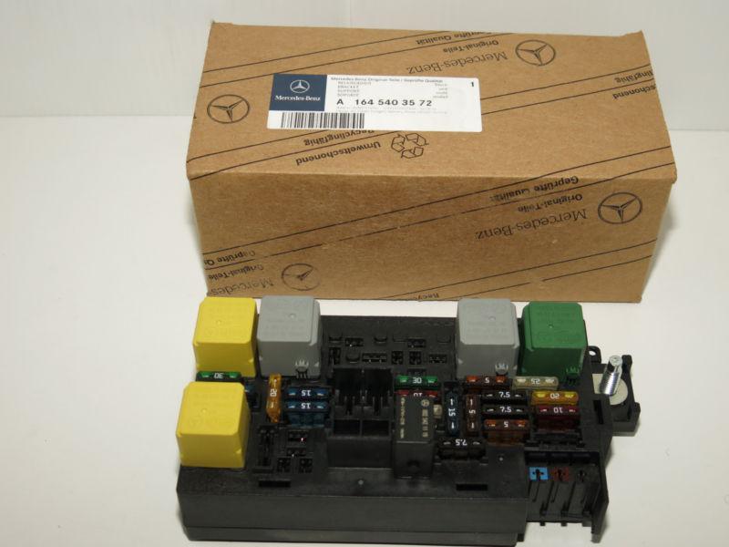 Mercedes benz gl-class front fuse & relay box a1645403572