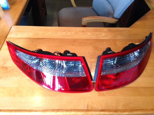 Tail light set for porsche turbo with bulbs