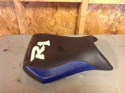 00 01 yamaha r1 seat with new cover great shape