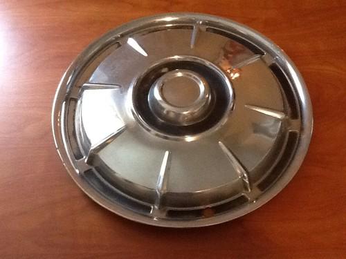 (1) international scout 15" hubcap wheel cover  se2