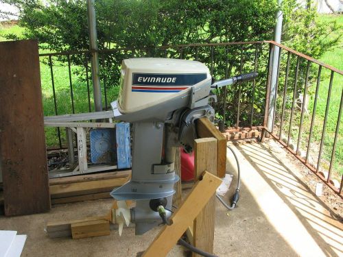 Evinrude 15 hp ss tiller outboard motor with manual start.