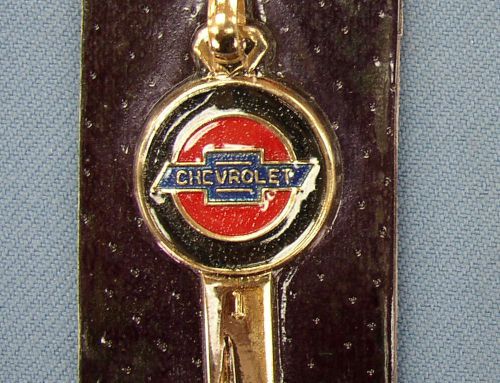 Rare b-10 chevrolet yellow gold chevy crest key nos on card 1947 1948 1949 1950